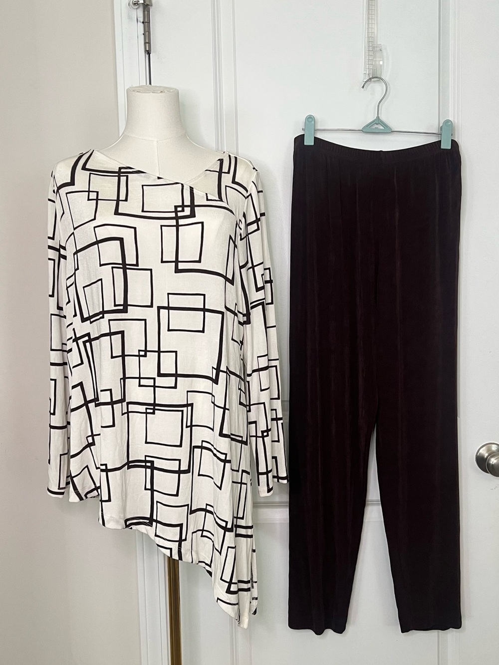 Chico's Women’s 2 Piece Slinky Top Sz 2P Brown Pants (fair) Sz 3 Travel Career